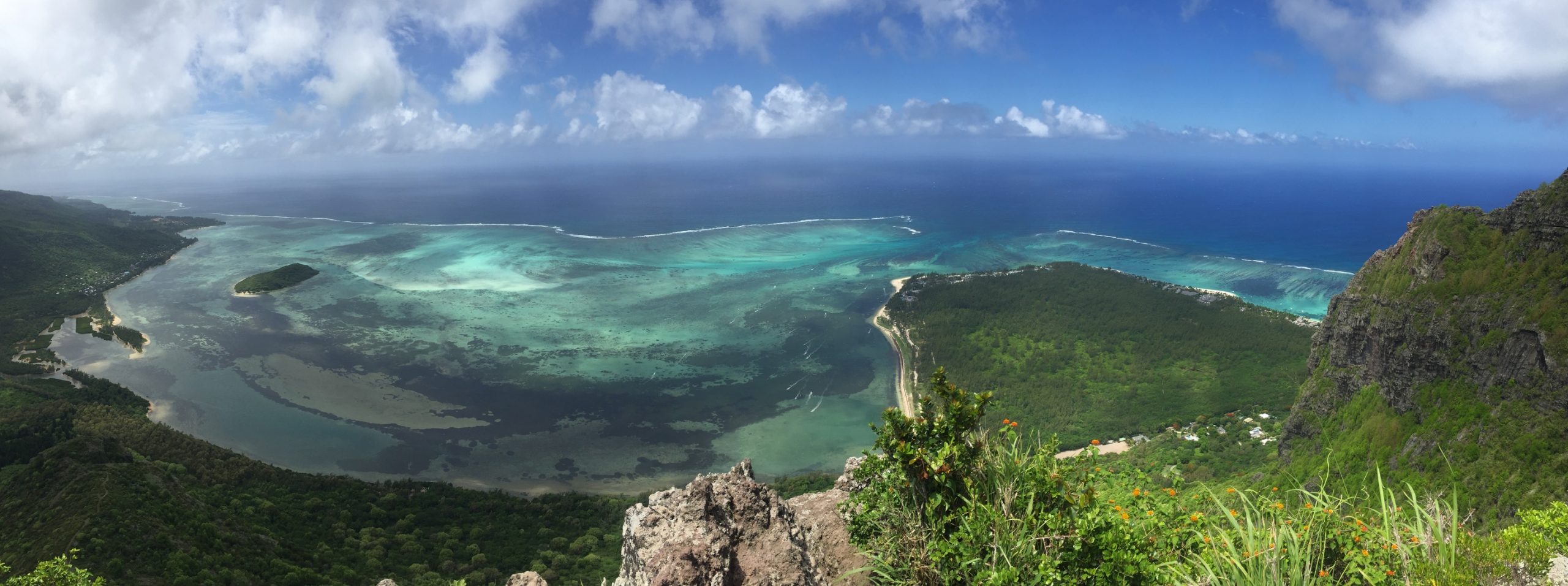 Le Morne Brabant cross :: the view of the sothern lagoon with Passe de La Prairie opening