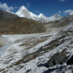 By the Khumbu Glacier front morraine above Thukla :: the view of the upper Khumbu Valley opens, Pumotri to Nuptse