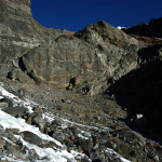 Climbing to Cho La :: the rocky glacier access