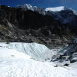 Climbing to Cho La :: on the glacier :: the lower glacier parts